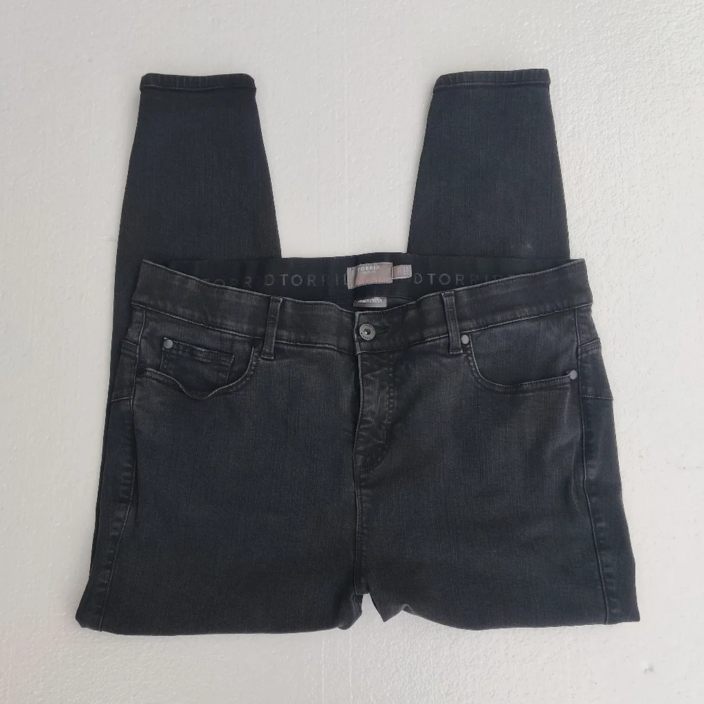 Torrid bombshell skinny stretch high rise  jeans gray / black size 20 S